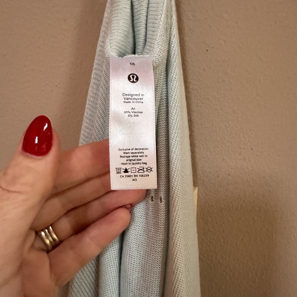Lululemon shawl - Picture 3 of 4